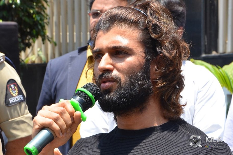 Vijay-Devarakonda-Launches-Face-Protection-Shields